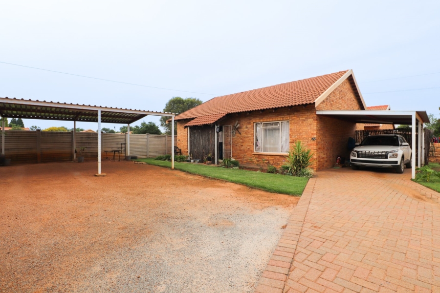 2 Bedroom Property for Sale in Meiringspark North West